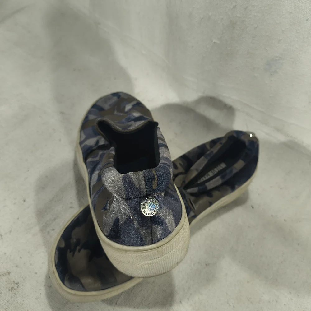 Women's Size 6 Medium Metallic Camouflage Slip-On Shoes by Steve Madden